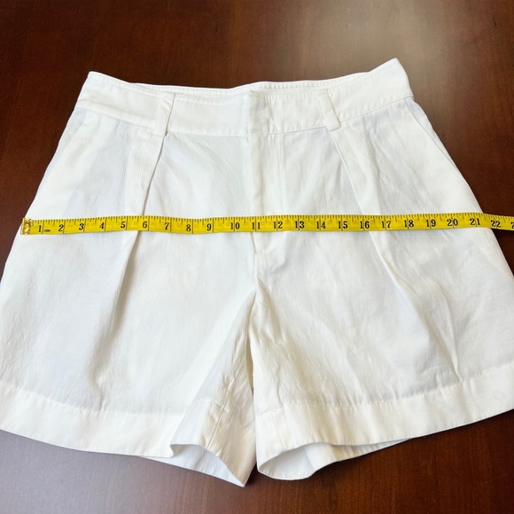Vince Twill Cotton Linen Blend Shorts in Optic White - Picture 4 of 11